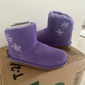 Kids Ugg boots size 1 BRAND NEW never worn.